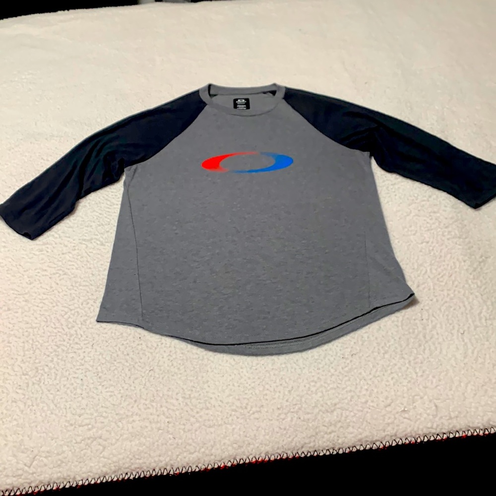 Men’s Oakley 3/4 Sleeve Shirt, EUC, Size XS